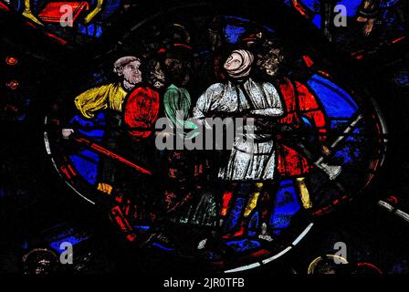 Der Verrat an Jesus durch Judas Iskariot im Garten Gethsemane: Vierteilige Glasmalerei aus lebendigem Glas aus dem 13. Jahrhundert in einer Serie über die Ereignisse der Karwoche Passion Christi in der zentralen Lanzette an der Ostwand der frühgotischen cathédrale Notre-Dame, gegründet in den späten 1100er Jahren in der nordfranzösischen Stadt Laon, Aisne, Hauts-de-France. Stockfoto