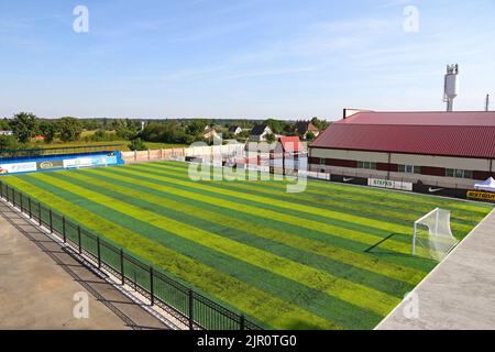 Kowaliwka, Kiew Oblast, Ukraine - 2. September 2020: Trainingsfeld des Kolos-Stadions im Dorf Kowaliwka, Kiew Oblast. Das Gaststadion des Fußballvereins FC Kolos Kovalivka Stockfoto