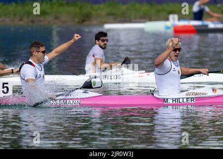 21. August 2022, Bayern, Oberschleißheim: Kanu: Europameisterschaft, Kajak zwei-Mann, 1000m, Männer, Finale. Tamas Grossmann und Martin Hiller aus Deutschland jubeln. Foto: Ulrich Gamel/Kolbert-Press/dpa Stockfoto