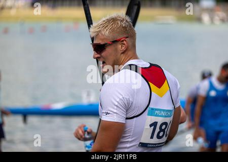 21. August 2022, Bayern, Oberschleißheim: Kanu: Europameisterschaft, Kajak zwei-Mann, 1000m, Männer, Finale. Martin Hiller aus Deutschland. Foto: Ulrich Gamel/Kolbert-Press/dpa Stockfoto