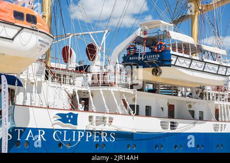 Royal Clipper kam am 21. August 2022 im Hafen von Zadar in Zadar, Kroatien an.inspiriert vom Hochschiff Preussen, hat die Royal Clipper die stolze Auszeichnung, das größte und einzige fünfmastige Vollschiff zu sein, das seit der Markteinführung ihres Vorgängers Anfang des letzten Jahrhunderts gebaut wurde. Das Schiff Royal Clipper ist ein Passagierschiff (Cruise), das 2000 (22 Jahre alt) gebaut wurde und derzeit unter der Flagge von Malta segelt. Foto: Sime ZELIE/PIXSELL Stockfoto