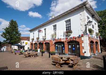 Alton Town Hall, Hampshire, England, Großbritannien, ein denkmalgeschütztes Gebäude auf dem Marktplatz. Stockfoto