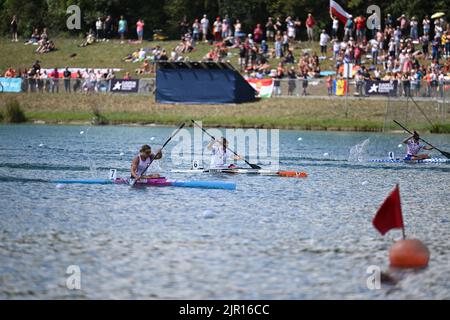 21. August 2022, Bayern, Oberschleißheim: Kanu: Europameisterschaft, Kayak Single, 500m, Frauen, Ein Finale. Jule Hake aus Deutschland in Aktion. Foto: Ulrich Gamel/Kolbert-Press/dpa Stockfoto