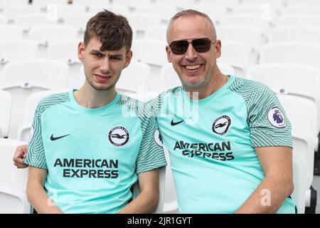 London, England, 21.. August 2022. Brighton-Fans vor dem Premier League-Spiel im Londoner Stadion. Bildnachweis sollte lauten: Kieran Cleeves / Sportimage Stockfoto