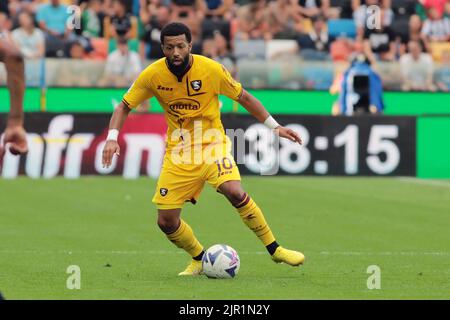 Foto Andrea Bressanutti/LaPresse - 20 agosto 2022 Udine, Italia - Sport, Calcio - Udinese vs Salernitana - Campionato italiano di calcio Serie A Tim 2022/2023 - Stadio Friuli. Nella foto: tonny vilhena Foto Andrea Bressanutti/LaPresse - 20. August 2022 Udine, Italien - Sport, Fußball - Udinese vs Salernitana - Italienische Serie A Fußballmeisterschaft 2022/2023 - Friaul-Stadion. Im Bild: tonny vilhena Stockfoto