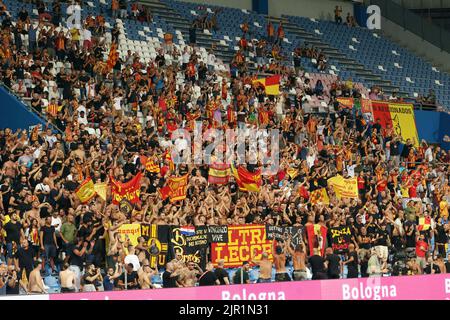 Foto Michele Nucci/LaPresse 20 Agosto 2022 - Reggio Emilia, Italia Sport calcio Sassuolo Calcio u.s. vs. Lecce u.s. - Campionato di calcio Serie A Tim 2022/2023 - stadio &#x201C;Mapei&#x201D; Nella foto: i tifosi del Lecce Foto Michele Nucci/LaPresse 20. August 2022 - Reggio Emilia, Italien Sportfußball Sassuolo calcio u.s. vs. Lecce u.s. - Ital Football Championship League A Tim 2022/2023 - &#x201C;Mapei&#x201D; Stadion im Bild: Die Fans von Lecce Stockfoto