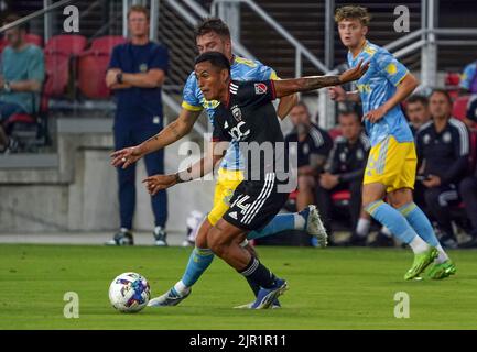 WASHINGTON, DC, USA - 20. AUGUST 2022: D.C. United Mittelfeldspieler Andy Najar (14) setzt sich während eines MLS-Spiels zwischen D.C United und der Philadelphia Union am 20. August 2022 im Audi Field in Washington, DC, nach vorne. (Foto von Tony Quinn-Alamy Live News) Stockfoto