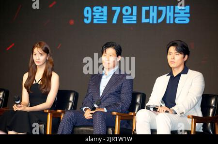 Yoona (Girls' Generation), Yoo Hai-Jin und Hyun bin, 16. August 2022 : (L-R) Eine südkoreanische Sängerin und Schauspielerin im Yoon-Ah, die Schauspieler Yoo Hai-Jin und Hyun bin nehmen an einer Produktions-Pressekonferenz für ihren Film 'Confidential Assignment 2: International' in Seoul, Südkorea, Teil. Der Film wird am 7. September in Südkorea erscheinen. Kredit: Lee Jae-won/AFLO/Alamy Live Nachrichten Stockfoto