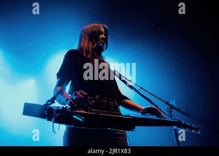 BARCELONA - MAI 14: Larkin Poe (Blues-Rock-Band) treten am 14. Mai 2022 auf der Bühne des Apolo in Barcelona, Spanien, auf. Stockfoto