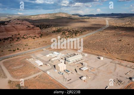 Luftaufnahme einer Kompressorstation für eine Hochdruck-Erdgasleitung in Utah. Stockfoto