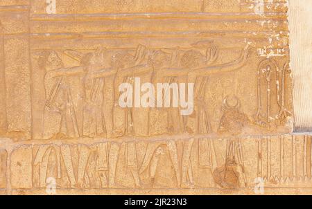 Ägypten, Saqqara, New Kingdom Grab von Horemheb, Nubier, die den ägyptischen König anjubel. Stockfoto