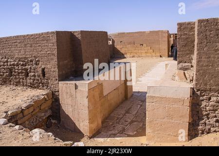 Egypte, Saqqara bei Kairo, New Kingdom Grab von Horemheb, erster Pylon und erster Hof, erst in den ersten Jahren des 21.. Jahrhunderts entdeckt. Stockfoto