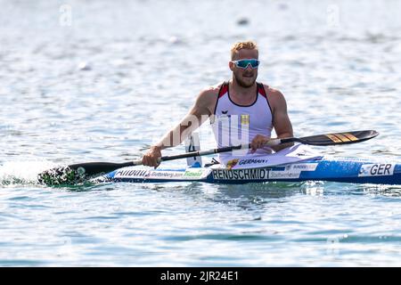 Bayern, Oberschleißheim: 21. August 2022, Kanu: Europameisterschaft, Kayak Single, 5000m, Männer, Endgültig. Max Rendschmidt aus Deutschland nach dem Rennen. Foto: Ulrich Gamel/Kolbert-Press/dpa Stockfoto