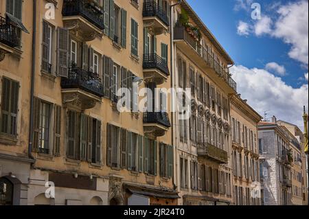 Nizza, Frankreich 20. august 2022: Ein kleines Detail einer Straße in der berühmten Stadt Nizza in Frankreich. Stockfoto