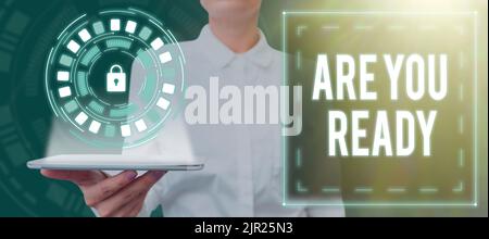 Textunterschrift präsentiert sind Sie bereit. Internet-Konzept Wachsamkeit Vorbereitung Dringlichkeit Spiel Start Beeilen Sie sich hellwach Geschäftsfrau Holding Tablet Stockfoto