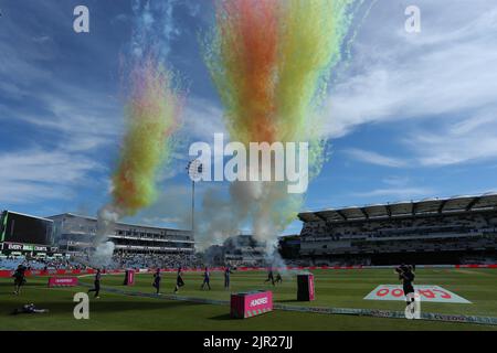 Leeds, Großbritannien. 21. August 2022. Clean Slate Headingley Cricket Ground, Leeds, West Yorkshire, 21.. August 2022. Die Hundert Northern Superchargers Women gegen Manchester Originals Women. Allgemeiner Stadionblick vor Northern Superchargers Women gegen Manchester Originals Women. Kredit: Touchlinepics/Alamy Live Nachrichten Stockfoto