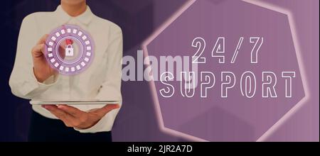 Schreiben von angezeigten Text 24 7 Unterstützung. Geschäftsidee, die den ganzen Tag und die ganze Nacht Hilfe leistet Keine Ausfallzeiten Lady in Suit hält den Stift als Symbol Stockfoto