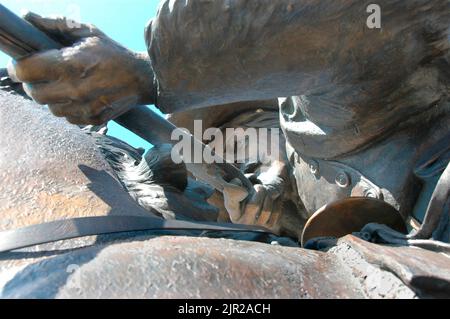 Statue von Buffalo Bill Cody beim Schießen auf einen Büffel in Oakley, im Westen von Kansas Stockfoto