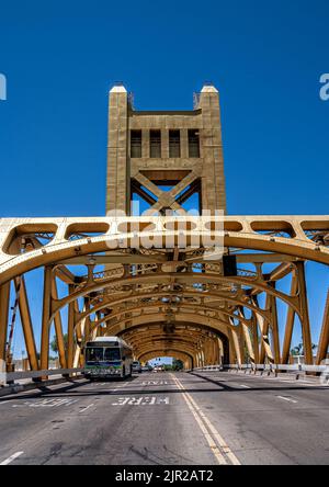 Vorderansicht der Tower Bridge, Sacramento, Kalifornien, USA Stockfoto