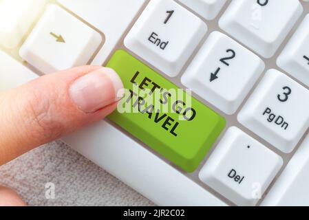 Textschild mit der Aufschrift „Let S is Go Travel“. Wort geschrieben auf Reise planen Besuch neue Orte Länder Städte Abenteuer -49190 Stockfoto