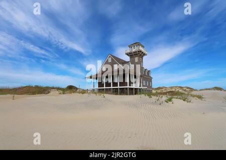Die historische Station Oregon Inlet zur Rettung des Lebens auf der Insel Pea Island in der Nähe von Rodanthe, am äußeren Ufer von North Carolina Stockfoto