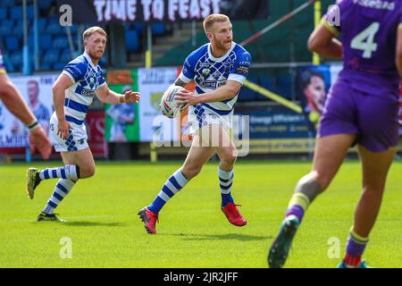 Halifax, Großbritannien. 21. August 2022. *** Halifax's Joe Keyes während des Betfred Championship-Spiels zwischen Halifax Panthers und Newcastle Thunder am 21. August 2022 im Shay Stadium, Halifax, Großbritannien. Foto von Simon Hall. Nur zur redaktionellen Verwendung, Lizenz für kommerzielle Nutzung erforderlich. Keine Verwendung bei Wetten, Spielen oder Veröffentlichungen einzelner Clubs/Vereine/Spieler. Kredit: UK Sports Pics Ltd/Alamy Live Nachrichten Stockfoto