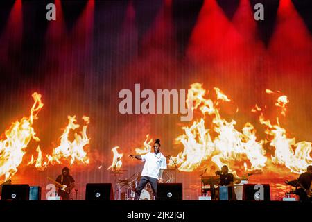 BIDDINGHUIZEN - Niederlande, 2022-08-21 17:36:58 BIDDINGHUIZEN - Burna Boy führt am letzten Tag des dreitägigen Musikfestivals Einen Campingflug nach Lowlands Paradise auf. ANP FERDY DAMMAN niederlande Out - belgien Out Stockfoto