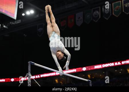 19. August 2022: Leanne Wong (GAGE) während der Senioren-Vorkämpfe der Frauen bei der U.S. Gymnastics Championship 2022. Wong ist ein aufstrebender Zweitaufstieg an der University of Florida. Die Veranstaltung findet in der Amalie Arena in Tampa, FL, statt. Melissa J. Perenson/CSM Stockfoto