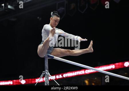 19. August 2022: Leanne Wong (GAGE) während der Senioren-Vorkämpfe der Frauen bei der U.S. Gymnastics Championship 2022. Wong ist ein aufstrebender Zweitaufstieg an der University of Florida. Die Veranstaltung findet in der Amalie Arena in Tampa, FL, statt. Melissa J. Perenson/CSM Stockfoto