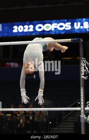 19. August 2022: Leanne Wong (GAGE) während der Senioren-Vorkämpfe der Frauen bei der U.S. Gymnastics Championship 2022. Wong ist ein aufstrebender Zweitaufstieg an der University of Florida. Die Veranstaltung findet in der Amalie Arena in Tampa, FL, statt. Melissa J. Perenson/CSM Stockfoto