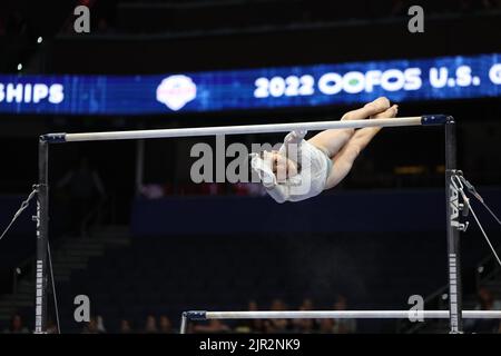 19. August 2022: Leanne Wong (GAGE) während der Senioren-Vorkämpfe der Frauen bei der U.S. Gymnastics Championship 2022. Wong ist ein aufstrebender Zweitaufstieg an der University of Florida. Die Veranstaltung findet in der Amalie Arena in Tampa, FL, statt. Melissa J. Perenson/CSM Stockfoto