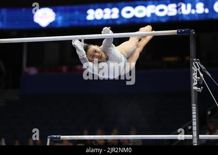 19. August 2022: Leanne Wong (GAGE) während der Senioren-Vorkämpfe der Frauen bei der U.S. Gymnastics Championship 2022. Wong ist ein aufstrebender Zweitaufstieg an der University of Florida. Die Veranstaltung findet in der Amalie Arena in Tampa, FL, statt. Melissa J. Perenson/CSM Stockfoto