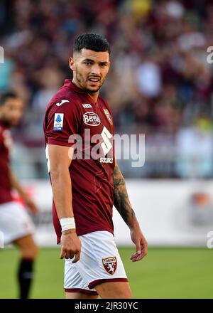 Nemanja Radonjic vom FC Turin schaut während des Spiels der Serie A 2022/23 zwischen dem FC Turin und der SS Lazio am 20. August im Stadio Olimpico Grande Torino auf, Stockfoto