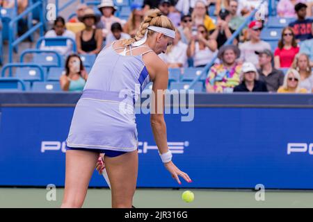 Mason, Ohio, USA. 21. August 2022. Petra Kvitova (CZE) bereitet sich darauf vor, während der Meisterschaft der Western und Southern Open im Lindner Family Tennis Center, Mason, Oh. (Bild: © Scott Stuart/ZUMA Press Wire) Stockfoto