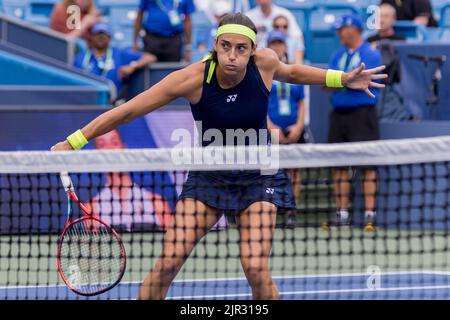 Mason, Ohio, USA. 21. August 2022. Caroline Garcia (FRA) erwärmt sich vor der Meisterschaft der Western und Southern Open im Lindner Family Tennis Center, Mason, Oh. (Bild: © Scott Stuart/ZUMA Press Wire) Stockfoto