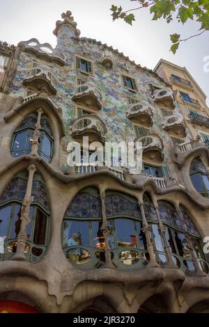 Eine Nahaufnahme des wunderschönen Gebäudes Casa Batllo in Barcelona, Spanien Stockfoto