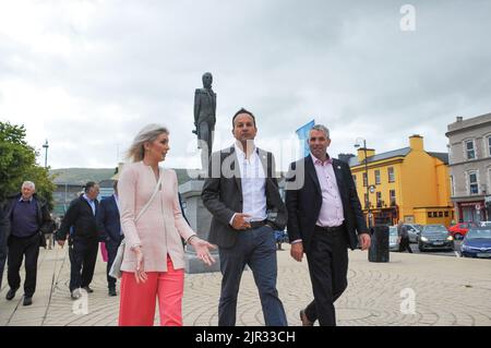 Leo Varadkar reiste heute Morgen nach Bantry, um sich mit den Einheimischen von Bantry zu treffen. Stockfoto