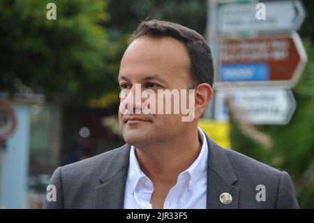 Leo Varadkar reiste heute Morgen nach Bantry, um sich mit den Einheimischen von Bantry zu treffen. Stockfoto