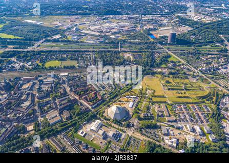 Luftaufnahme, OLGA Park mit ASO Oberhausen-Seniorenresidenz am OLGA-Park, verwinkelten Turm und altes Pithead-Haus sowie Gartenkathedrale, im Hintergrund Stockfoto