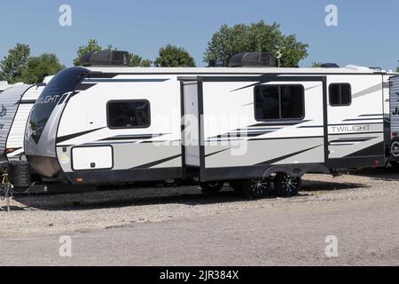 Cincinnati - ca. Juli 2022: Dämmerung Sattelzugwagen von Thor RV. Thor Industries baut RVs, Reisemobile und Fünftel-Räder. Stockfoto