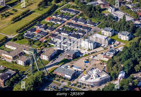 Luftaufnahme, Windturm und Steigerhaus sowie ASO Oberhausen-Seniorenresidenz am OLGA-Park und Baustelle und neue Wohngebäude Stockfoto