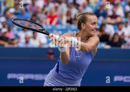 Mason, Ohio, USA. 21. August 2022. Petra Kvitova (CZE) in Aktion während der Meisterschaft der Western und Southern Open im Lindner Family Tennis Center, Mason, Oh. (Bild: © Scott Stuart/ZUMA Press Wire) Stockfoto