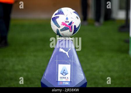 Udine, Italien. 20. August 2022. Offizielle Serie A Ball während Udinese Calcio vs US Salernitana, italienischer Fußball Serie A Spiel in Udine, Italien, August 20 2022 Credit: Independent Photo Agency/Alamy Live News Stockfoto