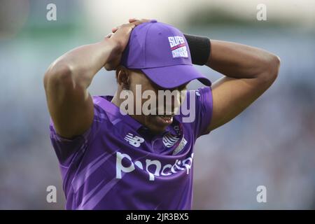 Leeds, Großbritannien. 21. August 2022. Clean Slate Headingley Cricket Ground, Leeds, West Yorkshire, 21.. August 2022. The Hundred- Northern Superchargers vs Manchester Originals Dwayne Bravo of Northern Superchargers Credit: Touchlinepics/Alamy Live News Stockfoto