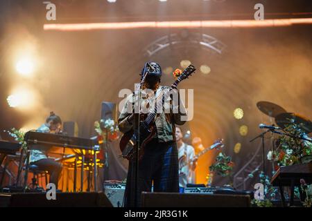 Glanusk Park, Großbritannien. Sonntag, 21. August 2022. Michael Kiwanuka schließt das Green man Festival 2022 im Glanusk Park, Brecon Beacons, Wales. Fototermin: Sonntag, 21. August 2022. Bildnachweis sollte lauten: Richard Gray/Alamy Live News Stockfoto