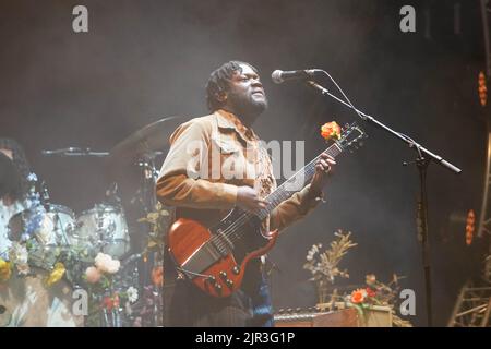 Glanusk Park, Großbritannien. Sonntag, 21. August 2022. Michael Kiwanuka schließt das Green man Festival 2022 im Glanusk Park, Brecon Beacons, Wales. Fototermin: Sonntag, 21. August 2022. Bildnachweis sollte lauten: Richard Gray/Alamy Live News Stockfoto