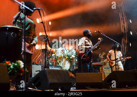 Glanusk Park, Großbritannien. Sonntag, 21. August 2022. Michael Kiwanuka schließt das Green man Festival 2022 im Glanusk Park, Brecon Beacons, Wales. Fototermin: Sonntag, 21. August 2022. Bildnachweis sollte lauten: Richard Gray/Alamy Live News Stockfoto