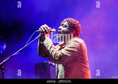 Glanusk Park, Großbritannien. Sonntag, 21. August 2022. Michael Kiwanuka schließt das Green man Festival 2022 im Glanusk Park, Brecon Beacons, Wales. Fototermin: Sonntag, 21. August 2022. Bildnachweis sollte lauten: Richard Gray/Alamy Live News Stockfoto