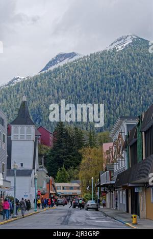 KETCHIKAN, ALASKA - 26. Mai 2022: Ketchikan ist mit 8000 Einwohnern die südlichste Stadt Alaskas. Kreuzfahrtschiffe machen über 500 Haltestellen bringi Stockfoto