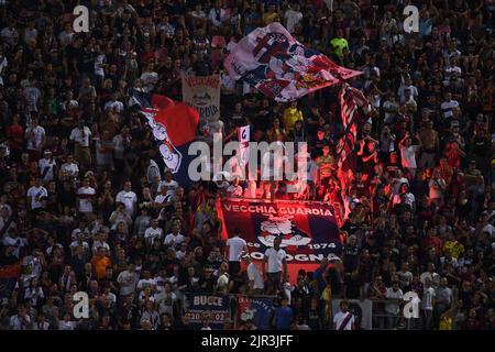 Unterstützer (Bologna) während des italienischen "Serie A"-Spiels zwischen Bologna 1-1 Hellas Verona im Renato Dall Ara Stadium am 21. August 2022 in Bologna, Italien. Quelle: Maurizio Borsari/AFLO/Alamy Live News Stockfoto